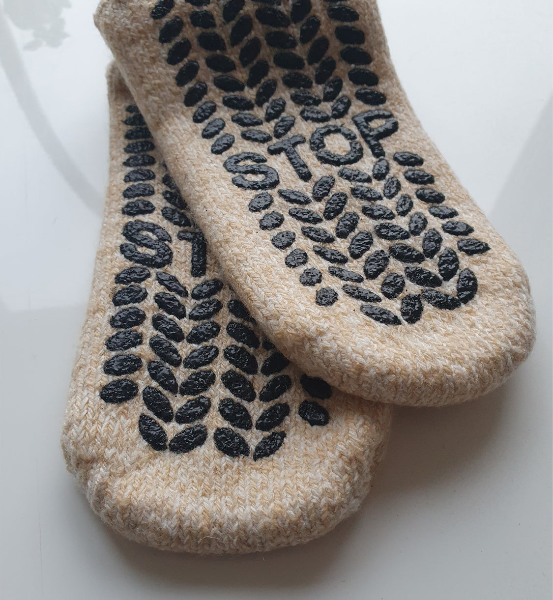 Beige anti-skli raggsokker med ull