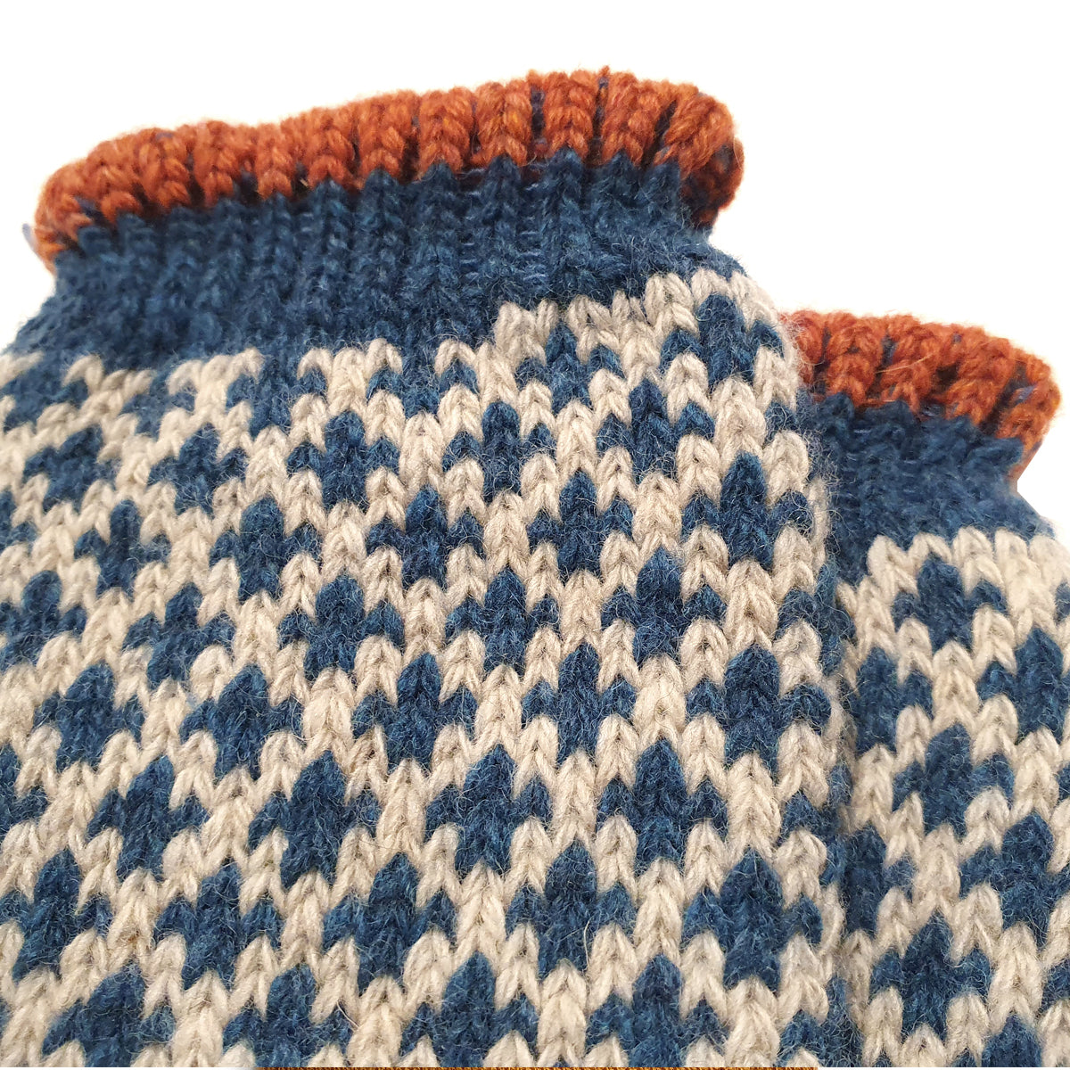 Mønstrete ullsokker med blått dekor