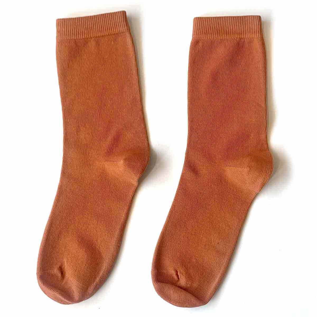 Myke økologiske bomullssokker i brent orange