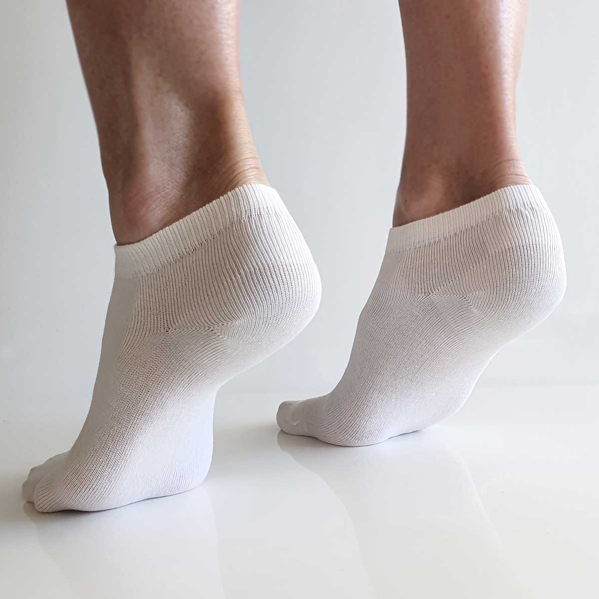 No show bamboo socks with anti-slip heel