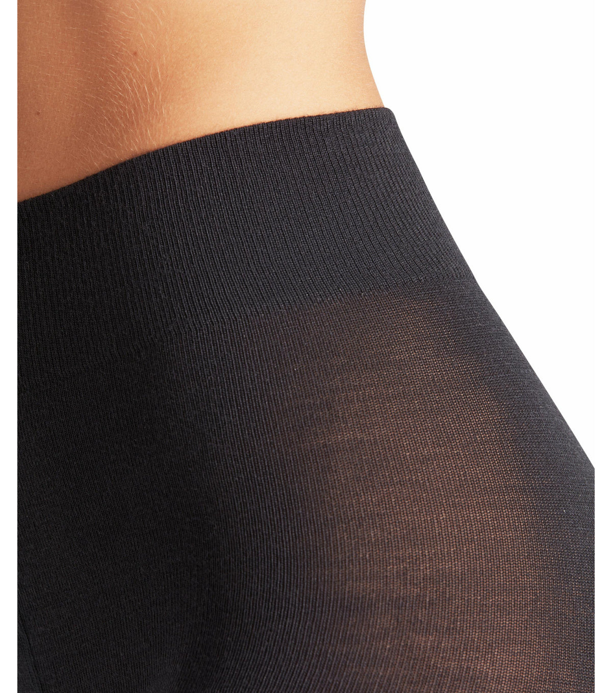 Nærbilde av Falke Softmerino med fin merinoull og elegant strikk