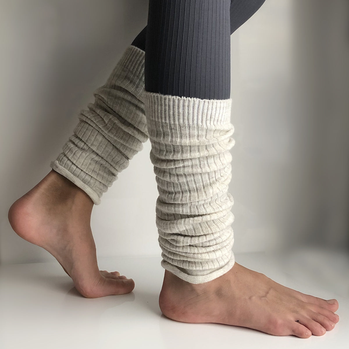 Off-white leggvarmere med ull - "Leggings"