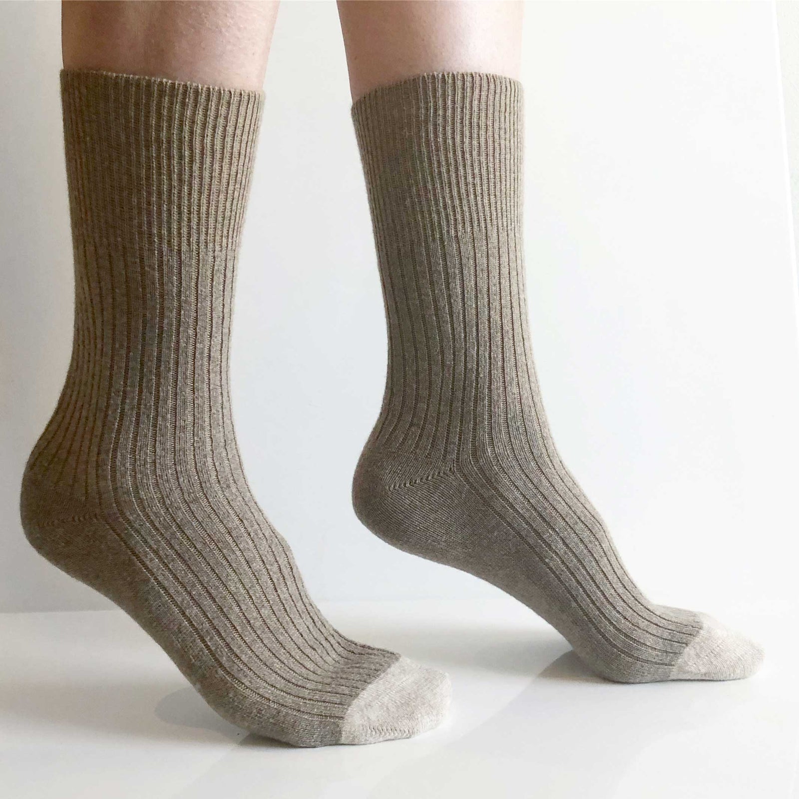 SOCKS: Women's wool socks with cashmere
